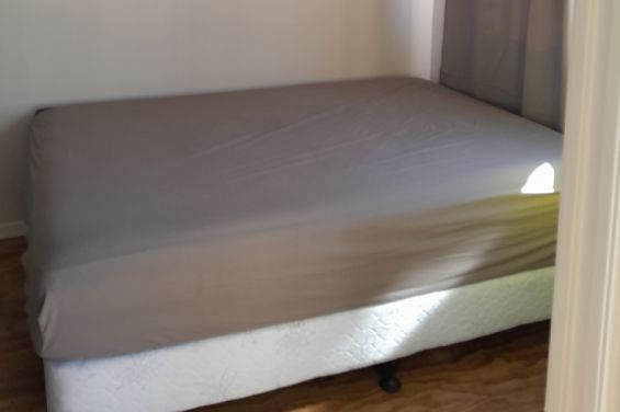 3R Cabin queen-size bed