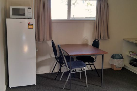 2R Cabin dining table
